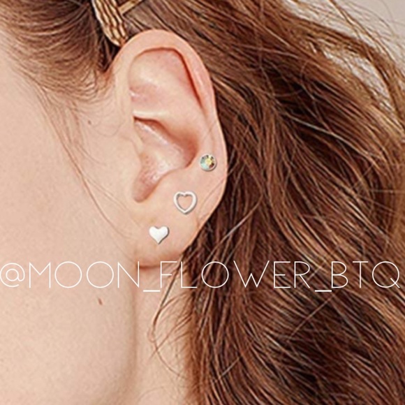 🔴SALE 3/$25🔴 Tiny Gold Iridescent CZ Flat Back Earrings - Picture 3 of 6